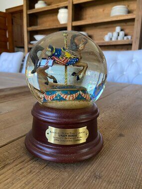 Carousel Snow Globe, Kentucky Horse Snowglobe, Musical  Snowglobe